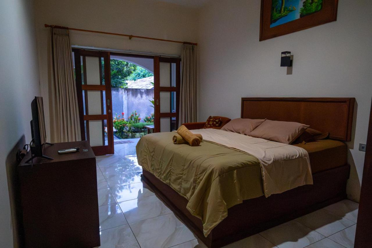 Family Garden Homestay Senggigi Bagian luar foto