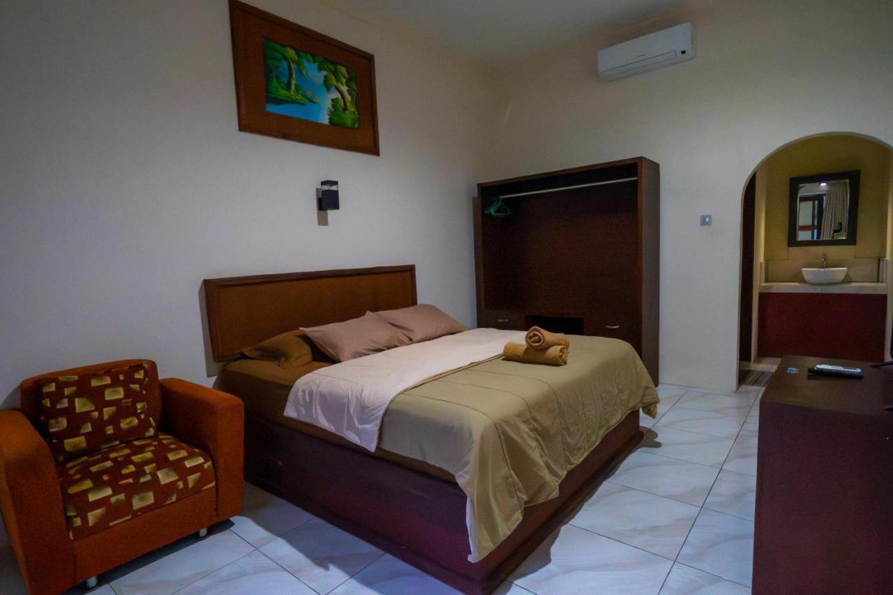 Family Garden Homestay Senggigi Bagian luar foto
