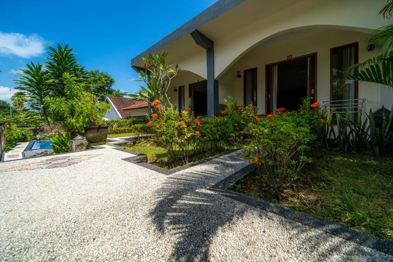 Family Garden Homestay Senggigi Bagian luar foto