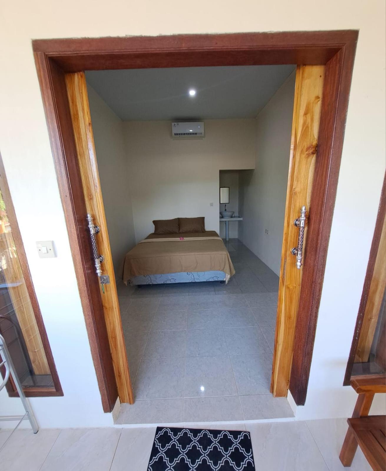 Family Garden Homestay Senggigi Bagian luar foto