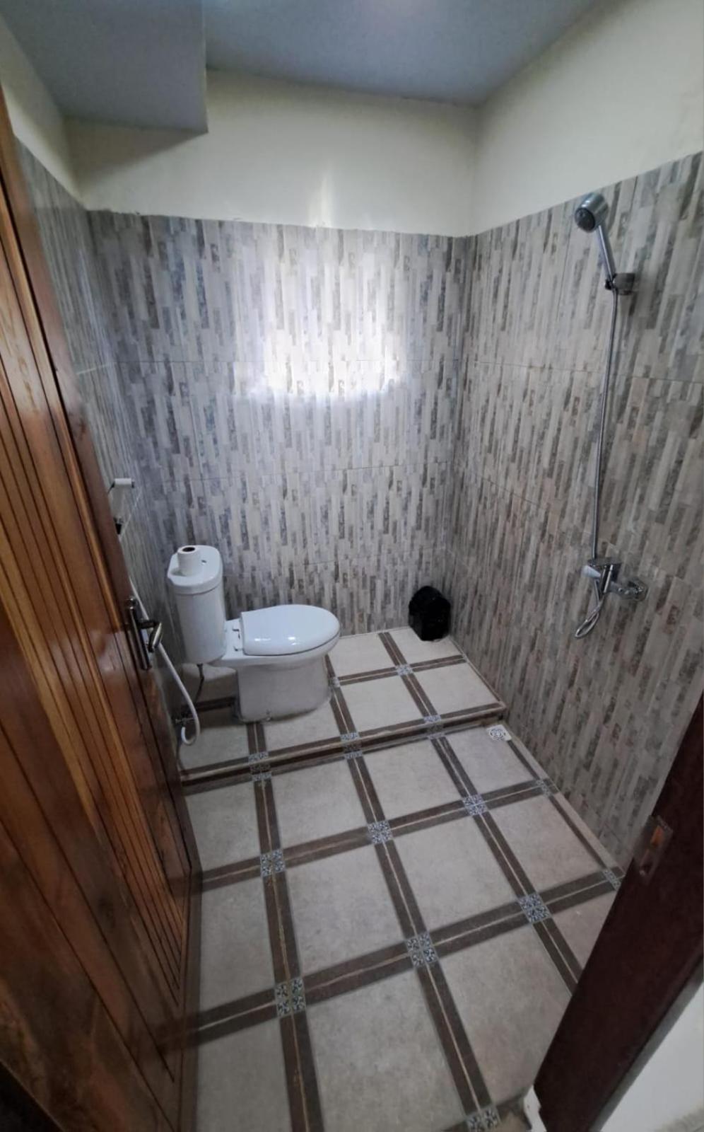 Family Garden Homestay Senggigi Bagian luar foto