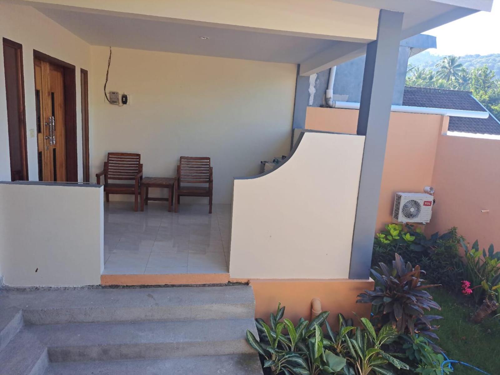 Family Garden Homestay Senggigi Bagian luar foto