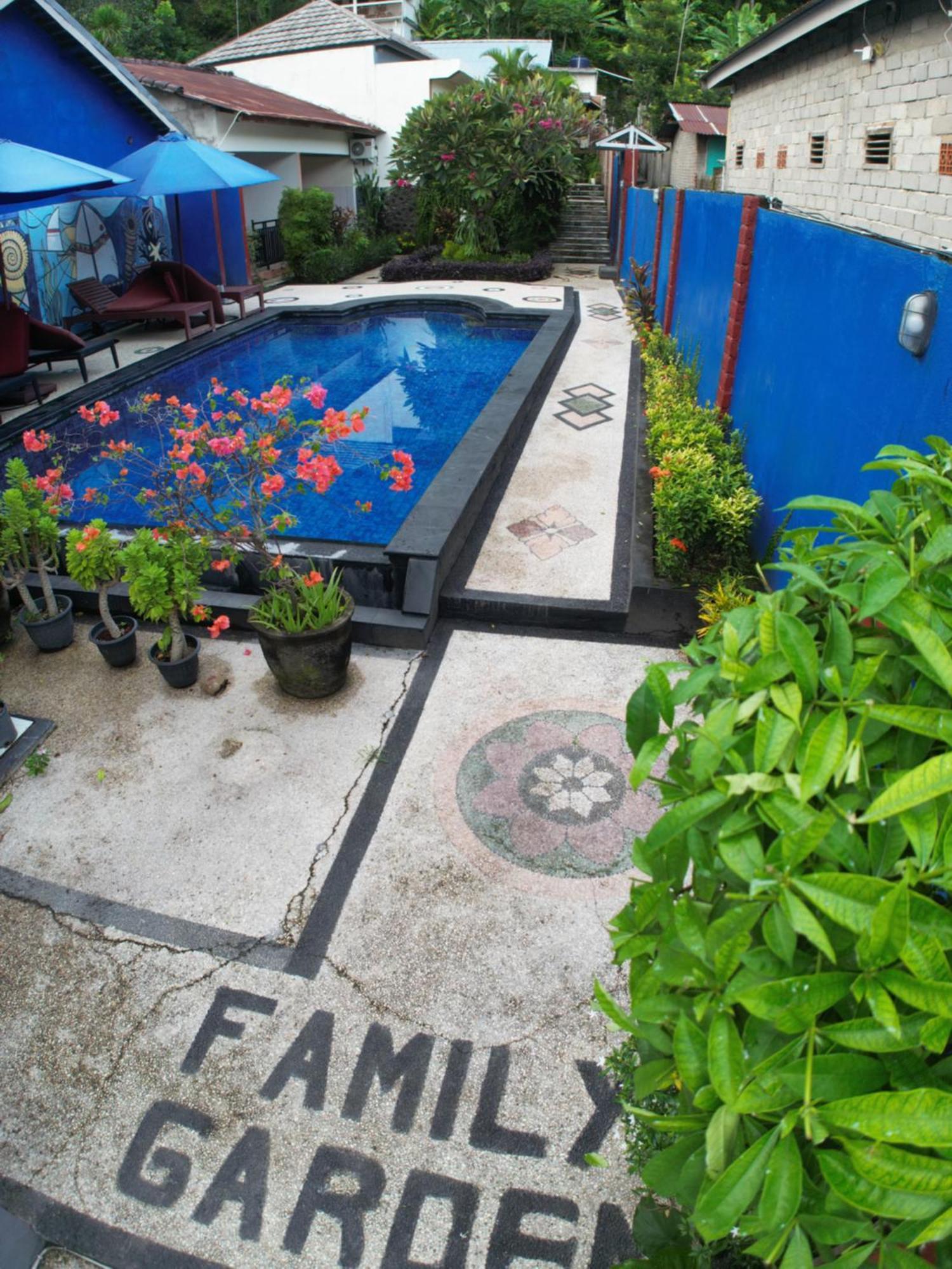 Family Garden Homestay Senggigi Bagian luar foto