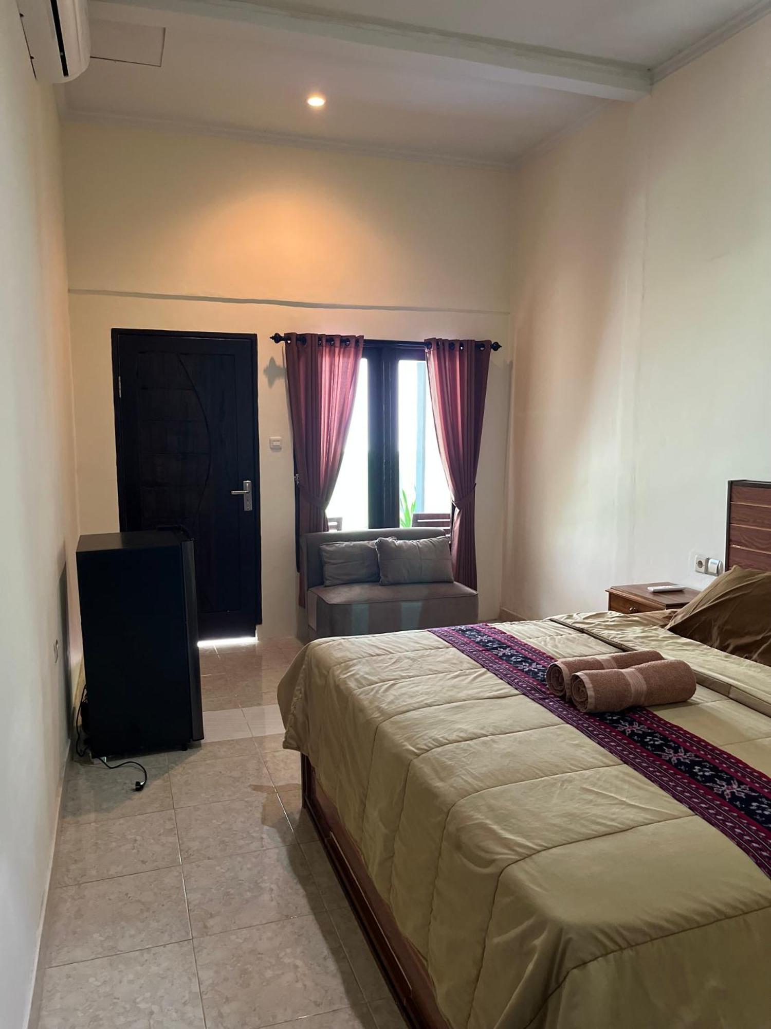 Family Garden Homestay Senggigi Bagian luar foto