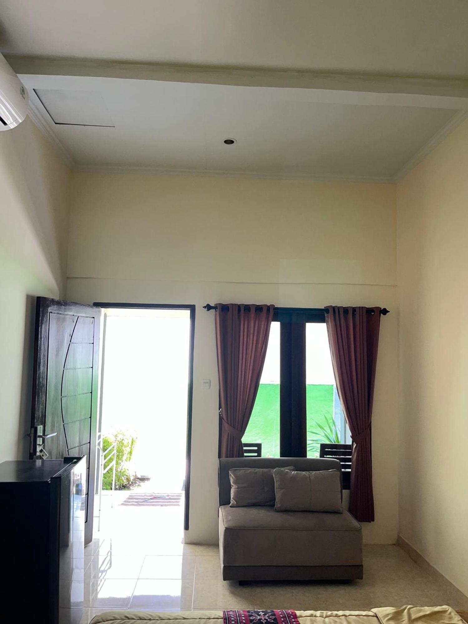 Family Garden Homestay Senggigi Bagian luar foto