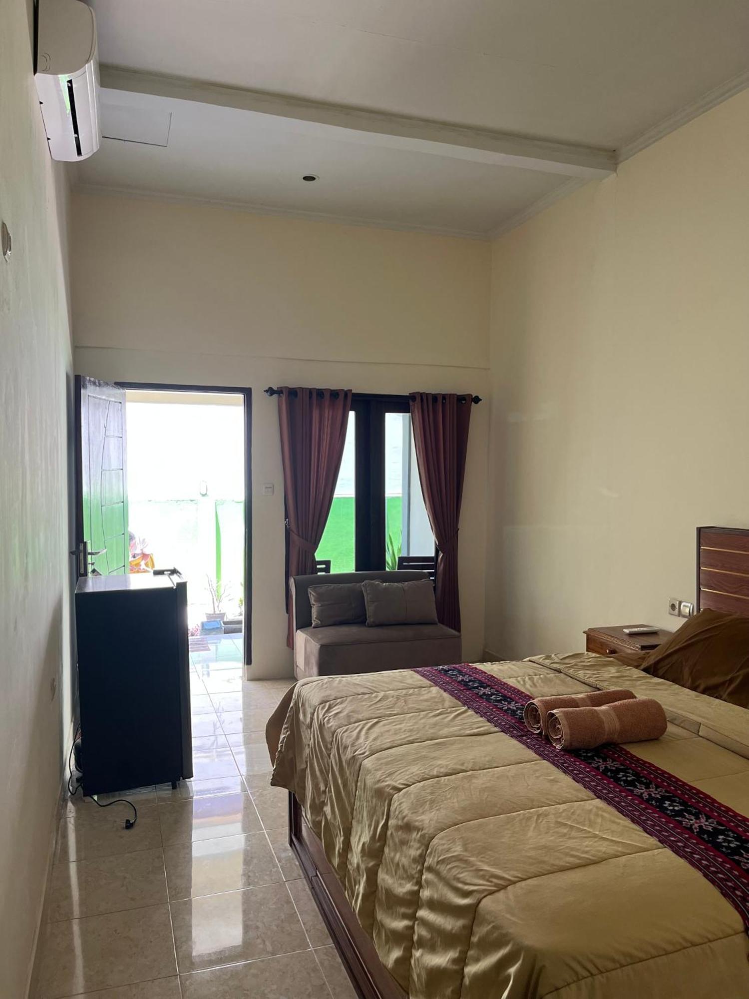 Family Garden Homestay Senggigi Bagian luar foto
