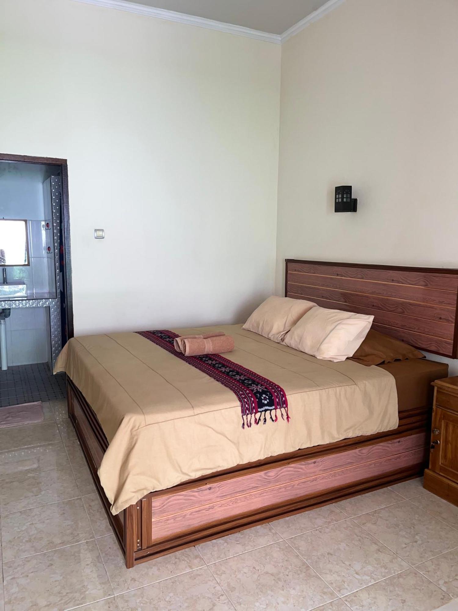 Family Garden Homestay Senggigi Bagian luar foto
