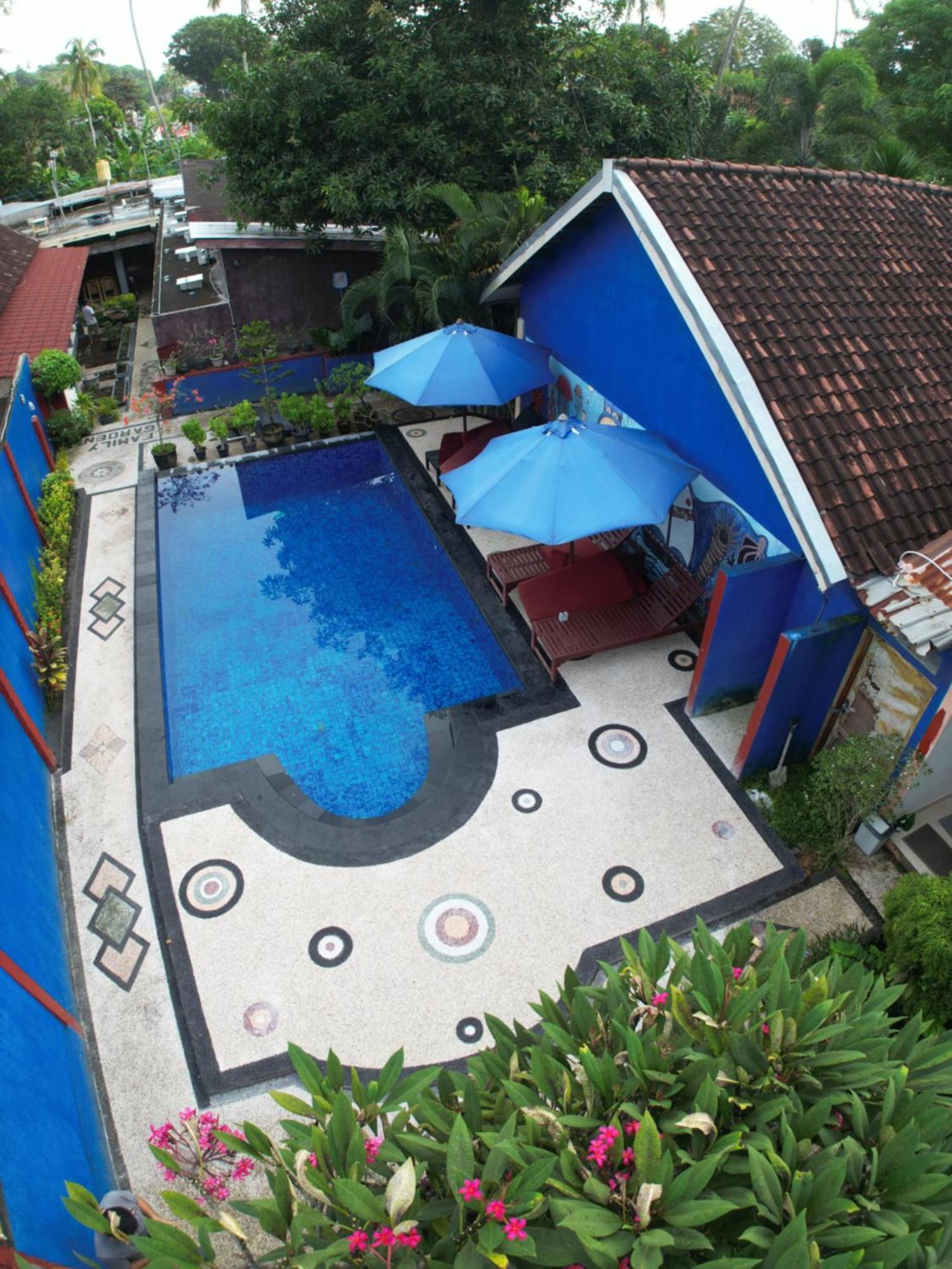 Family Garden Homestay Senggigi Bagian luar foto