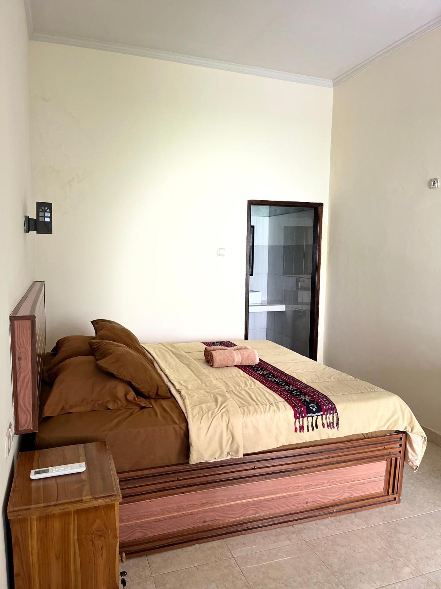 Family Garden Homestay Senggigi Bagian luar foto